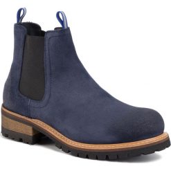 Sztyblety TOMMY JEANS - Suede Chelsea Boot EM0EM00353 Ink Blue CGI. Niebieskie sztyblety męskie Tommy Jeans, z jeansu, bez zapięcia. W wyprzedaży za 519,00 zł.
