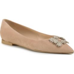 Baleriny STUART WEITZMAN - Kelsey Flat 9L53275 Suede. Brązowe baleriny damskie Stuart Weitzman, bez wzorów, ze skóry, klasyczne, bez obcasa, na płaskiej podeszwie. W wyprzedaży za 1279,00 zł.