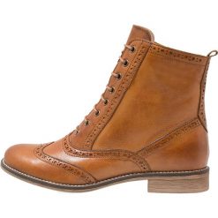 Pier One Botki sznurowane cognac. Brązowe botki damskie na zamek Pier One, z materiału, na sznurówki. Za 379,00 zł.