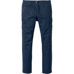 Spodnie bojówki Slim Fit bonprix ciemnoniebieski. Niebieskie spodnie męskie bonprix, m, bez wzorów. Za 69,99 zł.