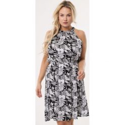 Czarna Sukienka Calm As. Czarne sukienki damskie Born2be, na co dzień, xl, bez wzorów, bez kołnierzyka, bez rękawów, mini, proste. Za 69,99 zł.