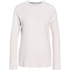 Swetry klasyczne damskie: Filippa K Sweter chalk