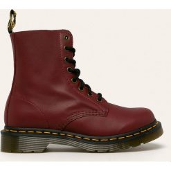 Dr Martens - Workery skórzane. Brązowe workery damskie Dr. Martens, ze skóry, z okrągłym noskiem, bez obcasa, na obcasie, na sznurówki. W wyprzedaży za 599,90 zł.