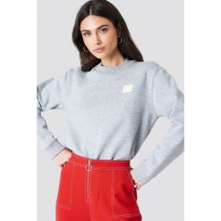 Samsoe & Samsoe Sweter Nadin - Grey. Szare bez kategorii marki Samsøe & Samsøe, z aplikacjami, z okrągłym kołnierzem. Za 364,95 zł.