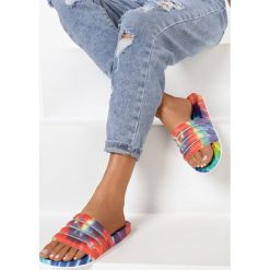 Tie Dye Niebieskie Klapki Sereibel. Niebieskie klapki damskie Born2be, bez wzorów, bez obcasa, na płaskiej podeszwie. W wyprzedaży za 39,99 zł.