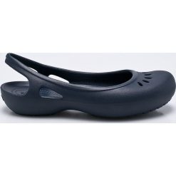 Crocs - Baleriny. Niebieskie baleriny damskie lakierowane Crocs, z gumy. W wyprzedaży za 99,90 zł.