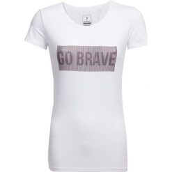 T-shirt damski TSD606 - biały - Outhorn. Białe koszulki damskie Outhorn, bez wzorów, z bawełny, bez kołnierzyka. W wyprzedaży za 29,99 zł.