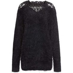 Sweter z przędzy z długim włosem bonprix czarny. Czarne swetry damskie bonprix, bez wzorów, z długim rękawem, długie, bez kaptura. Za 119,99 zł.