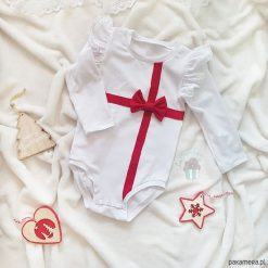 Body - świąteczne Gift. Czerwone body niemowlęce Pakamera, bez wzorów, z jersey, wizytowe, z długim rękawem. Za 89,00 zł.