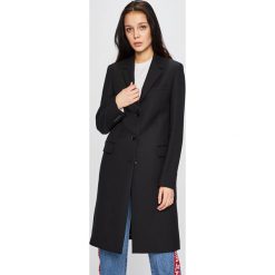 Calvin Klein - Płaszcz. Czarne kurtki damskie Calvin Klein, s, bez wzorów, z poliesteru, klasyczne, bez kaptura. W wyprzedaży za 799,90 zł.