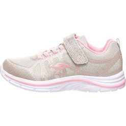 Sneakersy w kolorze beżowo-jasnoróżowym. Różowe trampki dziewczęce KangaROOS, bez wzorów, z gumy, bez zapięcia. W wyprzedaży za 85,95 zł.