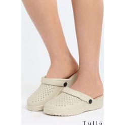 Beżowe Klapki Perfect Life. Brązowe koturny damskie Born2be, bez wzorów, z materiału, na wysokim obcasie, na koturnie. Za 39,99 zł.