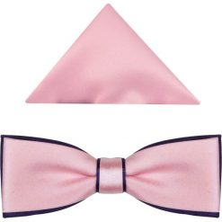 Jasnoróżowa mucha z granatowym tyłem B55. Muszki męskie Modini Moda Męska, na co dzień, bez wzorów, z tkaniny, eleganckie. Za 49,50 zł.
