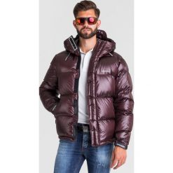 KURTKA PUCHOWA EMPORIO ARMANI. Czerwone płaszcze męskie Emporio Armani, m, z nadrukiem, z puchu, bez kaptura. Za 1397,40 zł.