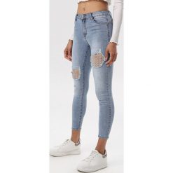 Jasnoniebieskie Jeansy Slim Priscila. Niebieskie jeansy damskie Born2be, s, bez wzorów, z jeansu. W wyprzedaży za 119,99 zł.