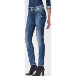 G-Star Raw - Jeansy. Niebieskie jeansy damskie G-Star RAW, bez wzorów, z elastanu. W wyprzedaży za 259,90 zł.