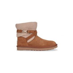 Śniegowce UGG Purl Strap Boot Chestnut. Pomarańczowe kozaki damskie Ugg, bez obcasa, bez zapięcia. Za 758,47 zł.