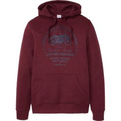 Bluza z kapturem bonprix czerwony klonowy z nadrukiem. Czerwone bluzy męskie bonprix, s, z nadrukiem, z kapturem, bez rękawów, z kapturem. Za 74,99 zł.