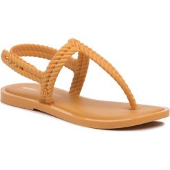 Sandały MELISSA - Flash Sandal + Salinas 32630 Yellow 50606. Żółte klapki damskie Melissa, bez wzorów, z tworzywa sztucznego, bez obcasa, na obcasie. Za 299,00 zł.