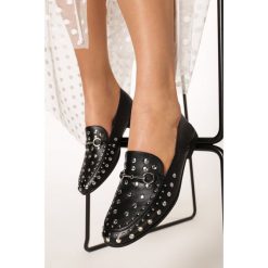 Czarne Mokasyny Latest Top. Czarne mokasyny damskie Born2be. W wyprzedaży za 34,99 zł.