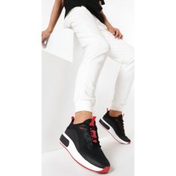Czarne Sneakersy Aererene. Czarne sneakersy damskie Born2be. W wyprzedaży za 74,99 zł.