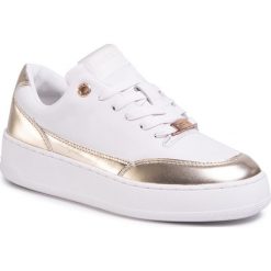 Sneakersy MEXX - Eliza MXK0102W White/Gold 3009. Białe półbuty damskie Mexx, bez wzorów, ze skóry ekologicznej, bez obcasa, na płaskiej podeszwie, bez zapięcia. W wyprzedaży za 239,00 zł.