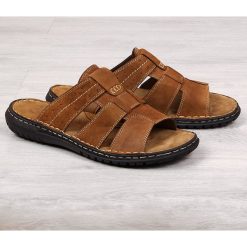 Klapki męskie skórzane camel American Club - camel. Brązowe klapki męskie American CLUB, bez wzorów. Za 83,99 zł.