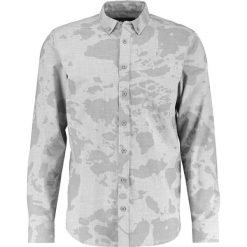 Koszule męskie na spinki: Makia ISLAND CAMO REGULAR FIT Koszula grey