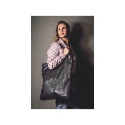Grafitowa zamszowa torebka shopper. Czarne torby damskie na zakupy Karolina audycka, z haftami, ze skóry, eleganckie, na ramię, zamszowe, z haftem. Za 215,00 zł.