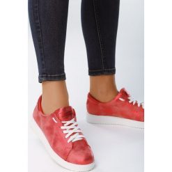 Czerwone Buty Sportowe Time For Adventure. Czerwone buty sportowe damskie Multu, bez wzorów, sportowe. Za 29,99 zł.