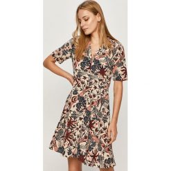 Scotch & Soda - Sukienka. Sukienki damskie Scotch & Soda, na co dzień, s, bez wzorów, z poliesteru, casualowe, bez kołnierzyka, z krótkim rękawem, krótkie, mini, rozkloszowane. Za 429,90 zł.