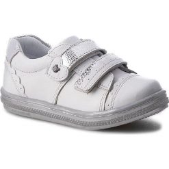 Półbuty LASOCKI KIDS CI12-2866-04. Białe półbuty dziewczęce Lasocki Kids, bez zapięcia. W wyprzedaży za 49,99 zł.