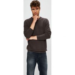 Produkt by Jack & Jones - Sweter. Szare swetry męskie PRODUKT by Jack & Jones, s, bez wzorów, z bawełny, z okrągłym kołnierzem, bez kaptura. W wyprzedaży za 79,90 zł.