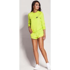 Bluzy damskie: Limonkowa Nierozpinana Bluza z Biżuteryjnym Akcentem