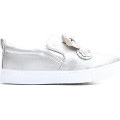 Srebrne Slip On Promise To Keep. Szare buty sportowe dziewczęce Born2be, z materiału, z okrągłym noskiem. Za 39,99 zł.