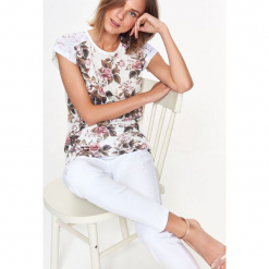 T-SHIRT KRÓTKI RĘKAW DAMSKI, Z KORONKĄ, W KWIATY, Z OKRĄGŁYM DEKOLTEM. Szare t-shirty damskie Top Secret, s, w koronkowe wzory, z koronki, z okrągłym kołnierzem. Za 19,99 zł.