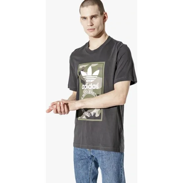 Adidas Koszulka Ss Camo Tee Graphics , czarny, rozmiar L. Czarne koszulki męskie Adidas, m, bez wzorów, z materiału, klasyczne, z klasycznym kołnierzykiem, bez rękawów. W wyprzedaży za 99,99 zł.
