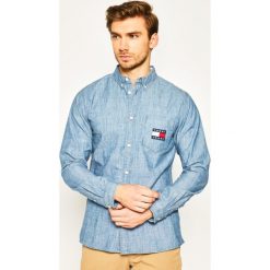 Koszula Tommy Jeans Tjm Chambray DM0DM07922. Niebieskie koszule męskie Tommy Jeans, s, bez wzorów, z bawełny, casualowe, bez kołnierzyka, bez rękawów. Za 339,00 zł.