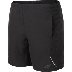 Spodenki treningowe męskie SKMF251 - głęboka czerń. Czarne spodenki sportowe męskie marki 4f, z elastanu, sportowe. Za 79,99 zł.