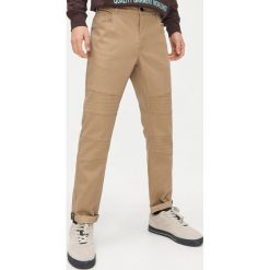 Spodnie slim - Beżowy. Brązowe spodnie męskie Cropp, m, bez wzorów. Za 119,99 zł.