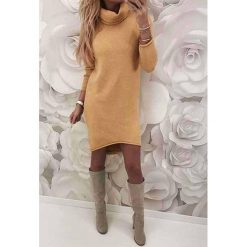 Sukienka VENILA MUSTARD. Żółte sukienki damskie Sukienka VENILA MUSTARD, uniwersalny, bez wzorów, bez kołnierzyka, z krótkim rękawem, krótkie, mini. W wyprzedaży za 69,00 zł.