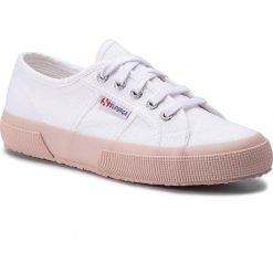 Tenisówki SUPERGA - 2750 Cotu Classic S000010 White/Pink Skin J81. Białe półbuty damskie Superga, na co dzień, bez wzorów, z gumy, bez obcasa, na płaskiej podeszwie, bez zapięcia. W wyprzedaży za 169,00 zł.