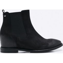 Wojas - Botki. Czarne buty zimowe damskie marki Wojas, z materiału, z okrągłym noskiem. W wyprzedaży za 239,90 zł.