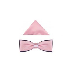 Jasnoróżowa mucha z granatowym tyłem B55. Różowe muszki męskie Modini Moda Męska, na co dzień, bez wzorów, z tkaniny, eleganckie. Za 49,50 zł.