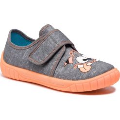 Kapcie SUPERFIT - 4-00270-20 S Grau. Szare sandały chłopięce Superfit, z tworzywa sztucznego, bez zapięcia. W wyprzedaży za 129,00 zł.