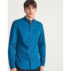 Koszula regular fit ze stójką - Turkusowy. Niebieskie koszule męskie Reserved, s, bez wzorów, ze stójką, bez rękawów. Za 99,99 zł.