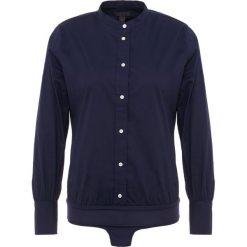 J.CREW STRETCH PERFECT BODYSUIT Koszula navy. Niebieskie tuniki damskie marki J.CREW, bez wzorów, z elastanu, bez kołnierzyka, bez rękawów. Za 409,00 zł.