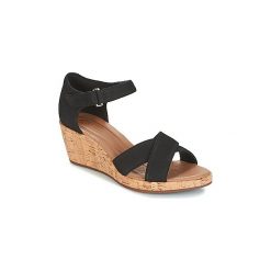 Sandały Clarks UN PLAZA CROSS. Czarne sandały damskie Clarks, bez wzorów, bez obcasa, bez zapięcia. Za 383,20 zł.
