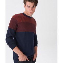 Sweter - Bordowy. Czerwone swetry męskie House, s, bez wzorów, bez kołnierzyka, bez kaptura. W wyprzedaży za 39,99 zł.
