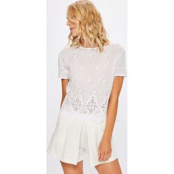 Answear - Top Stripes Vibes. Białe bluzki damskie ANSWEAR, s, z haftami, z bawełny, z okrągłym kołnierzem. W wyprzedaży za 49,90 zł.